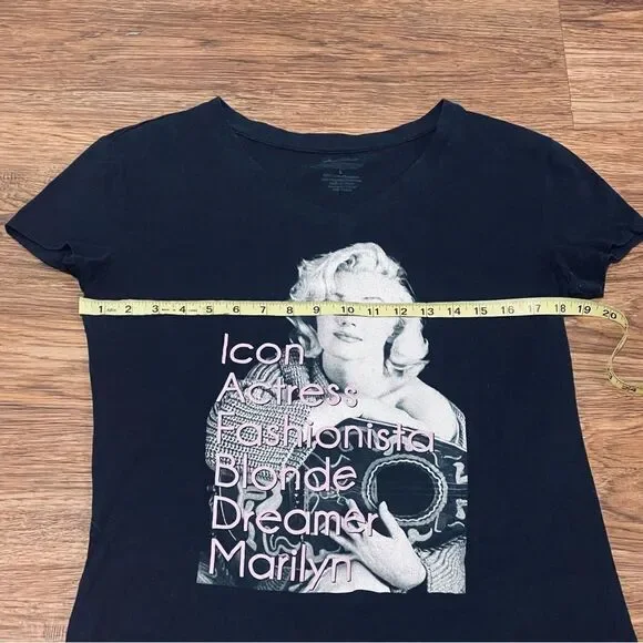 Marilyn Monroe V-neck Tshirt Black Icon Actress Fashionista Blonde Dreamer Large - Picture 2 of 6
